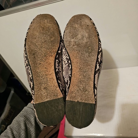 Vince Paz Snake Print Loafer flats. Leather 11?  Stylish. Comfort. - Picture 3 of 11